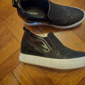 Black high top sneakers 7.5
